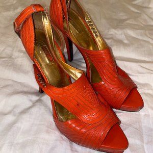 Report Signature Gorgeous Salmon Heels with Gold Buckle & Lining